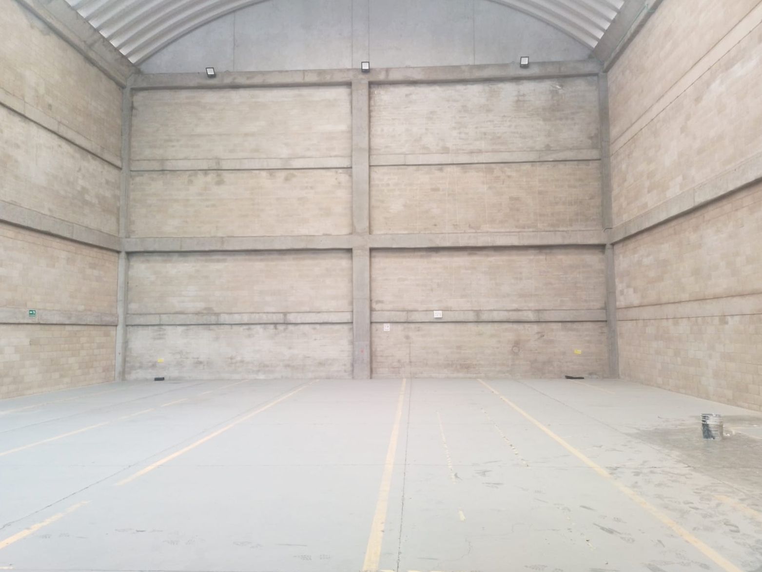 Bodega en arriendo Antioquia Sabaneta Ancon Sur 560 m2 Habitaciones 0 Baños 0 Garajes 2 Precio $18000000
