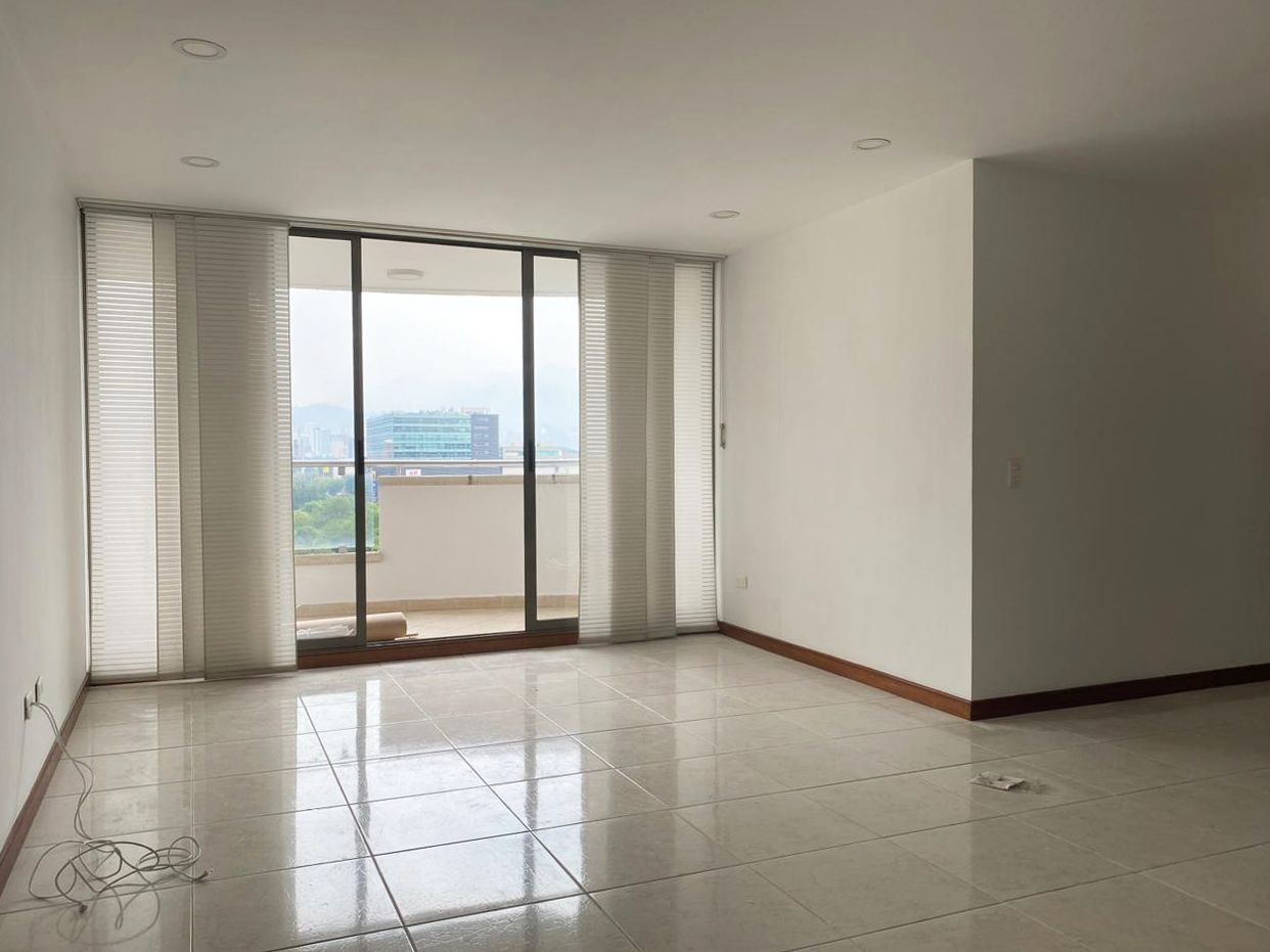 Apartamento en arriendo Antioquia Envigado Jardines 98 m2 Habitaciones 3 Baños 2 Garajes 3 Precio $4750000
