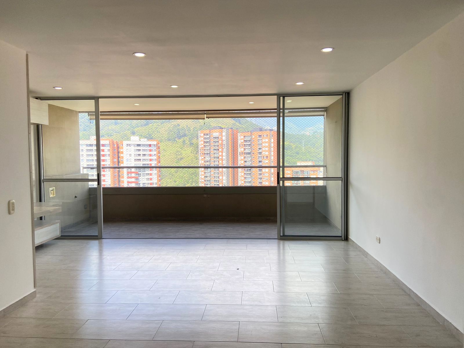 Apartamento en arriendo Antioquia Sabaneta Sabaneta 95 m2 Habitaciones 3 Baños 2 Garajes 3 Precio $3700000