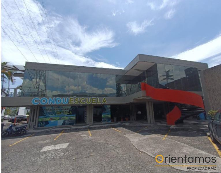 Local en arriendo Antioquia Itagüí La Esmeralda 395 m2 Habitaciones 0 Baños 4 Garajes 1 Precio $19750000