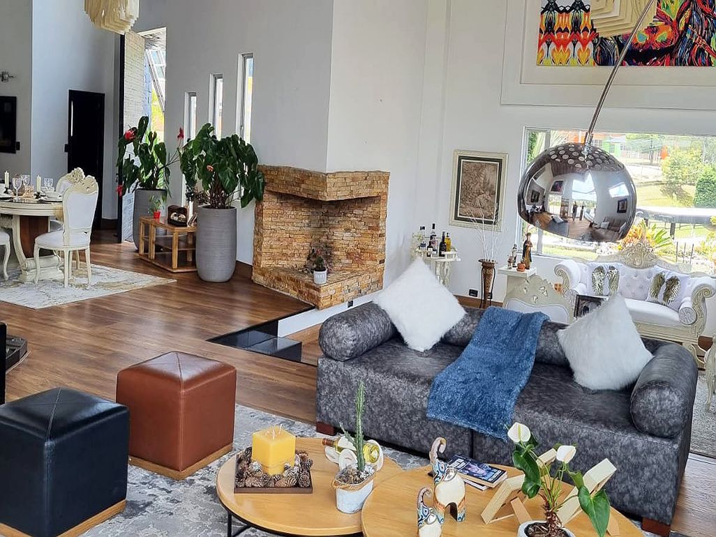 Casa en arriendo Antioquia Envigado Envigado 320 m2 Habitaciones 4 Baños 8 Garajes 8 Precio $19000000