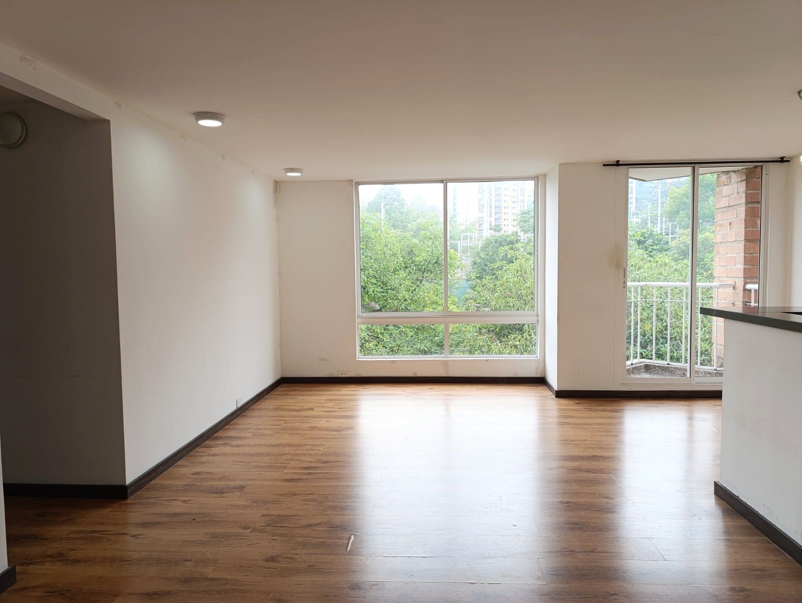 Apartamento en arriendo Antioquia Medellín Los Balsos No1 76 m2 Habitaciones 2 Baños 4 Garajes 2 Precio $3500000