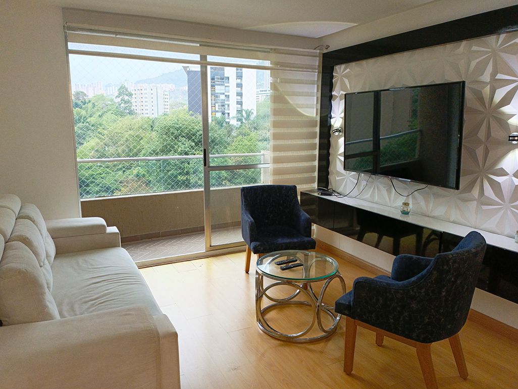 Apartamento en arriendo Antioquia Medellín Loma De Los Bernal 90 m2 Habitaciones 3 Baños 2 Garajes 2 Precio $3700000