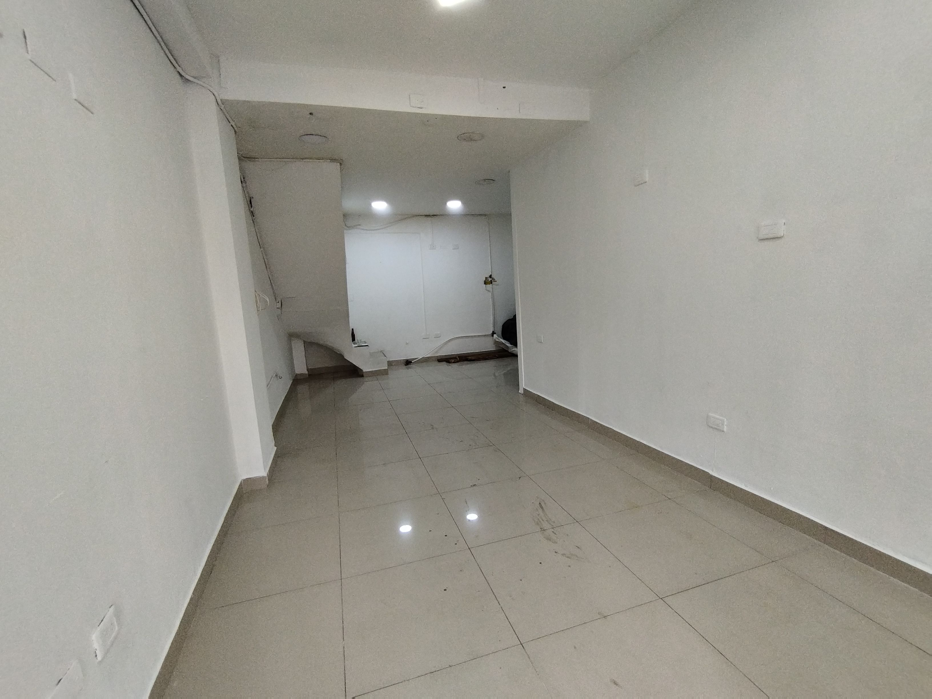 Local en arriendo Antioquia Envigado La Paz 70 m2 Habitaciones 0 Baños 2 Garajes 0 Precio $4200000