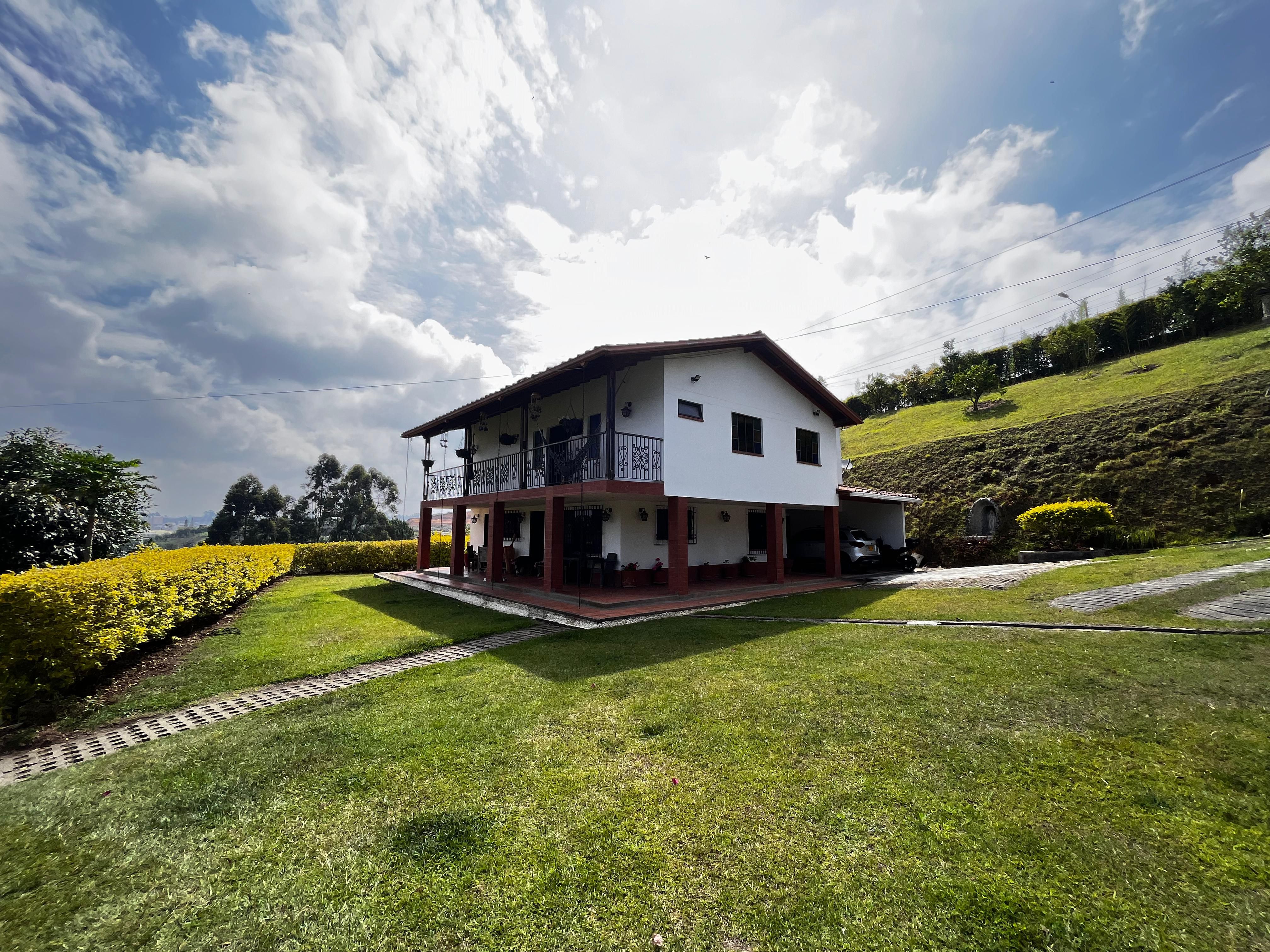 Finca en arriendo Antioquia Marinilla La Industrial 180 m2 Habitaciones 4 Baños 6 Garajes 3 Precio $6000000