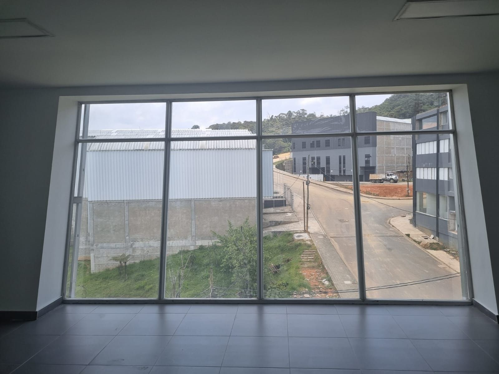 Oficina en arriendo Antioquia Caldas Caldas 187 m2 Habitaciones 0 Baños 1 Garajes 1 Precio $8000000