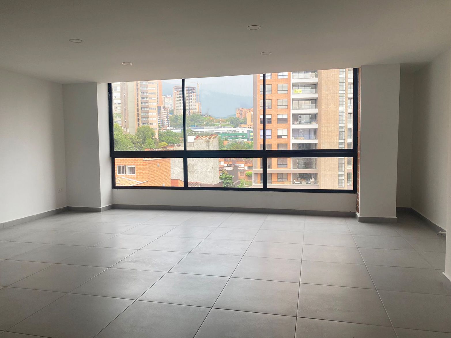 Apartamento en arriendo Antioquia Envigado La Inmaculada 110 m2 Habitaciones 3 Baños 4 Garajes 2 Precio $3650000
