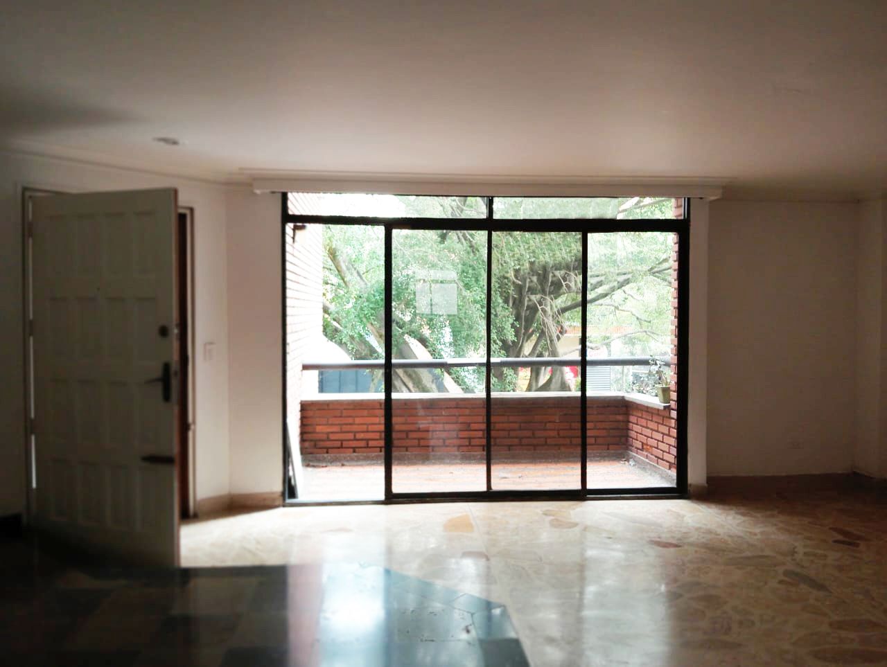 Apartamento en arriendo o venta Antioquia Medellín Laureles 278 m2 Habitaciones 4 Baños 4 Garajes 3 Precio venta $1300000000 Precio arriendo $8500000