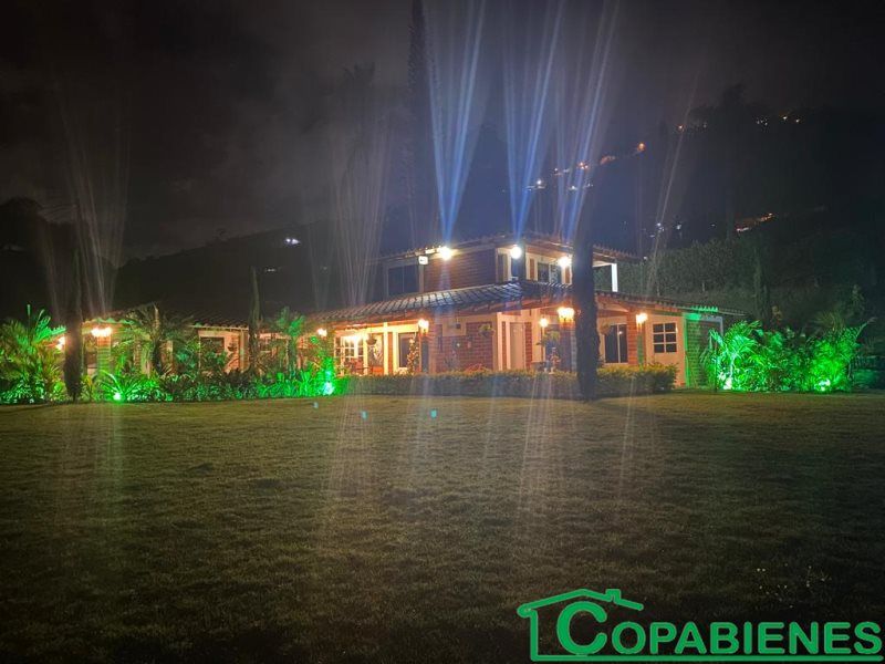 Casa en venta Antioquia Copacabana Simon Bolivar Sb centro 400 m2 Habitaciones 5 Baños 4 Garajes 1 Precio $2000000000