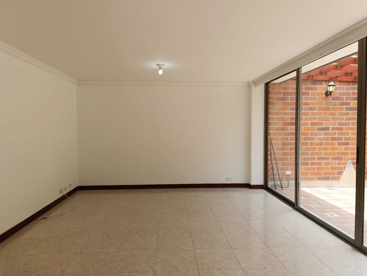 Casa en arriendo Antioquia Medellín El Tesoro 200 m2 Habitaciones 3 Baños 4 Garajes 3 Precio $7800000