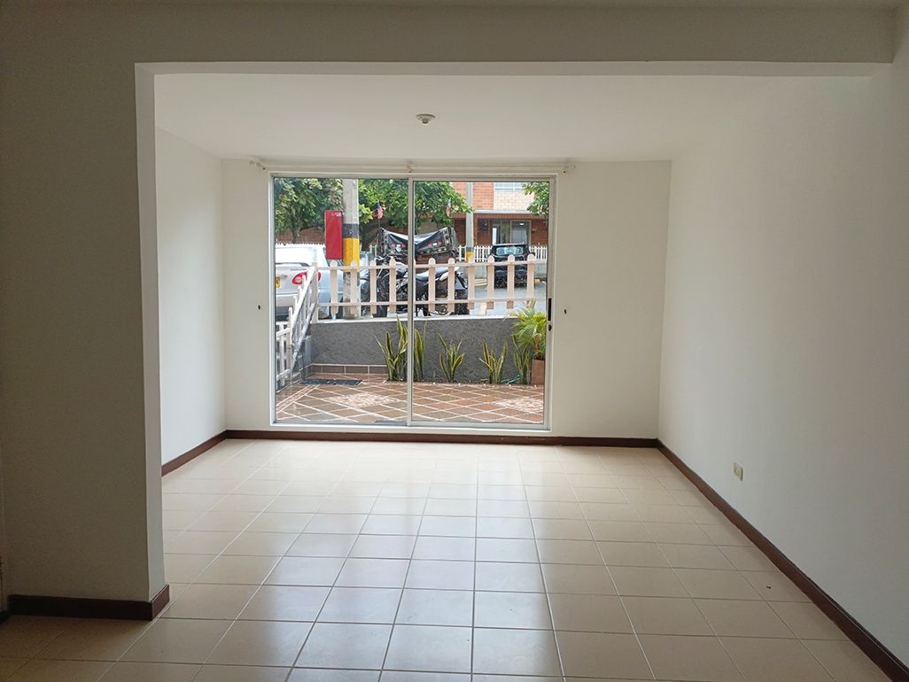 Casa en arriendo Antioquia Medellín La Mota 120 m2 Habitaciones 4 Baños 4 Garajes 3 Precio $4400000