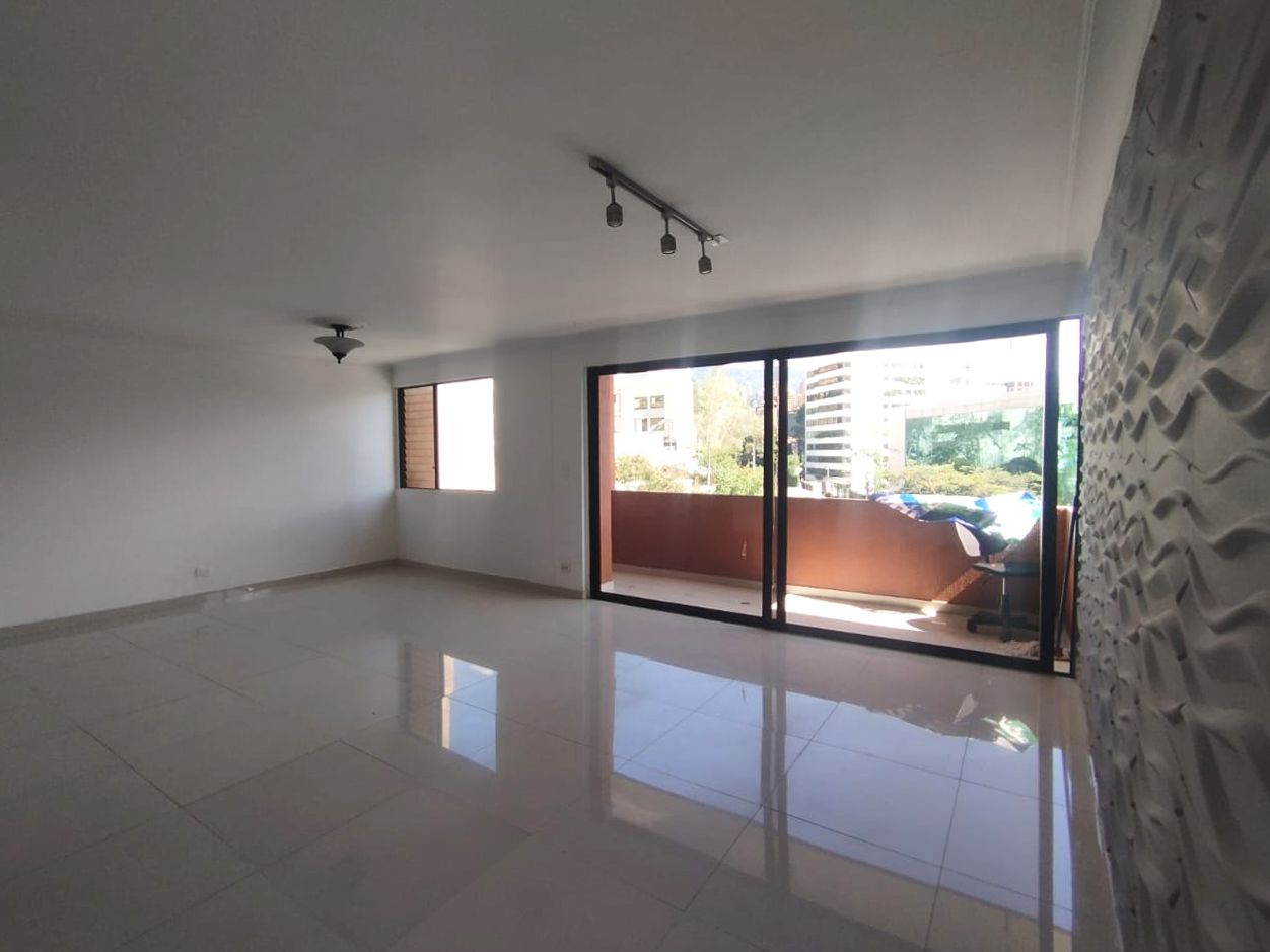 Apartamento en arriendo Antioquia Medellín La Linde 140 m2 Habitaciones 4 Baños 2 Garajes 2 Precio $4700000