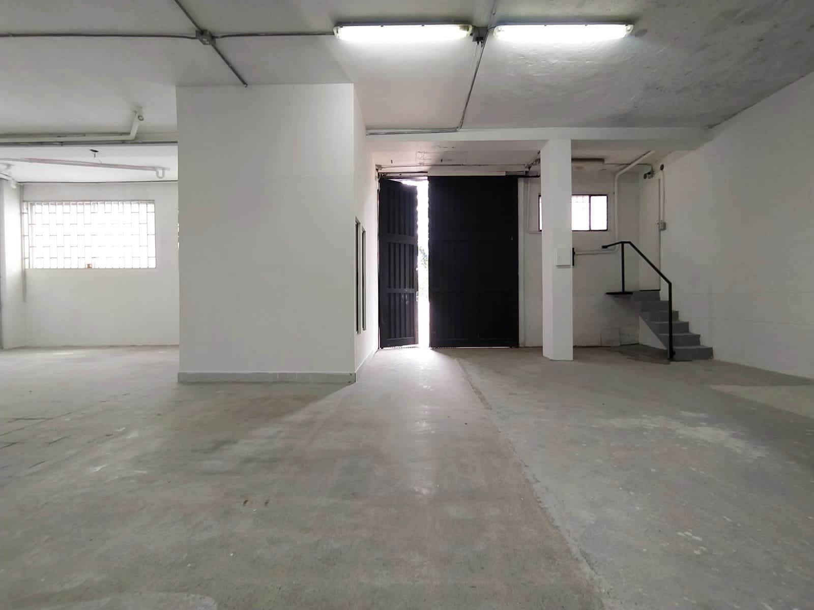 Bodega en arriendo Antioquia Medellín Manila 350 m2 Habitaciones 0 Baños 6 Garajes 2 Precio $13000000