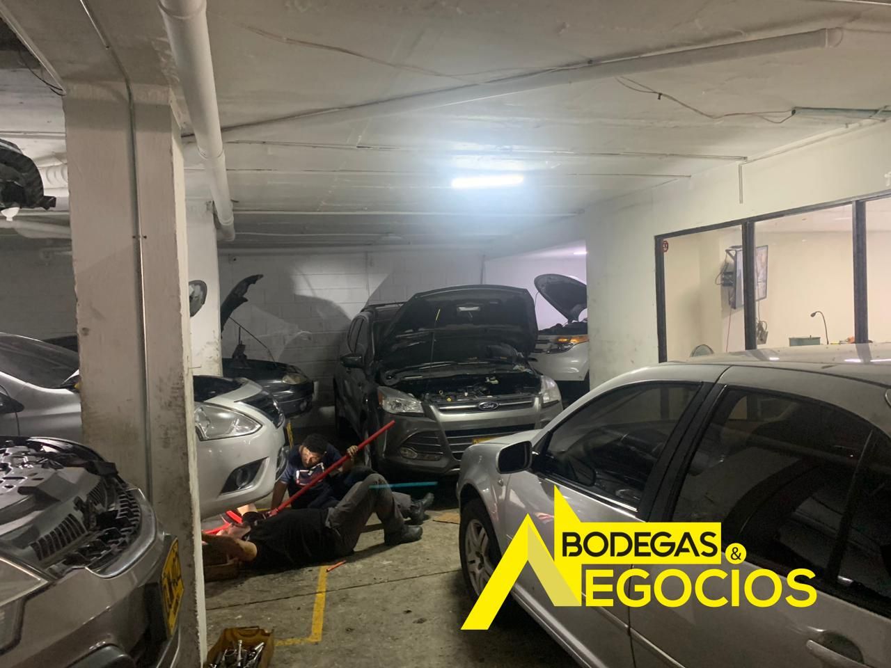 Bodega en arriendo Antioquia Medellín Villa Carlota 400 m2 Habitaciones 0 Baños 2 Garajes 3 Precio $7800000