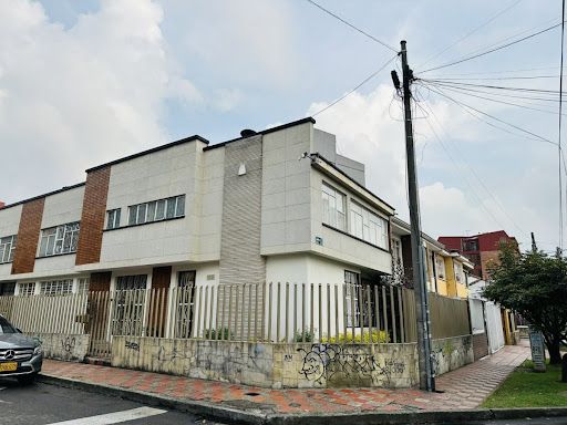Casa en venta Cundinamarca Bogotá Banco Central 270 m2 Habitaciones 5 Baños 3 Garajes 3 Precio $1300000000