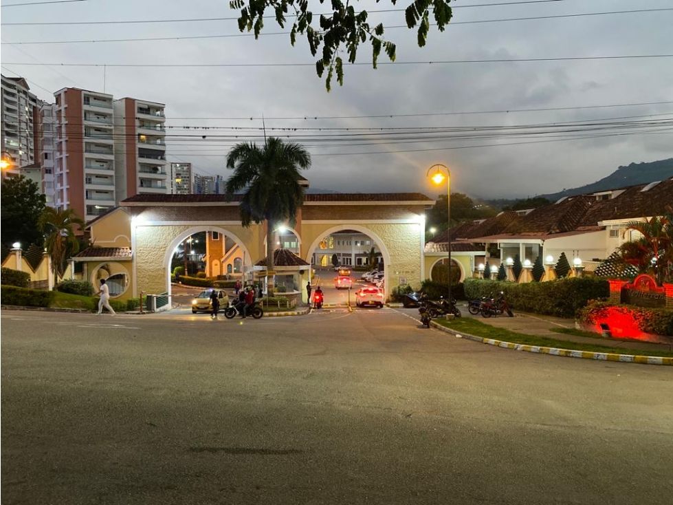 Casa en venta Santander Floridablanca La Ronda Iii 221 m2 Habitaciones 4 Baños 8 Garajes 3 Precio $1350000000