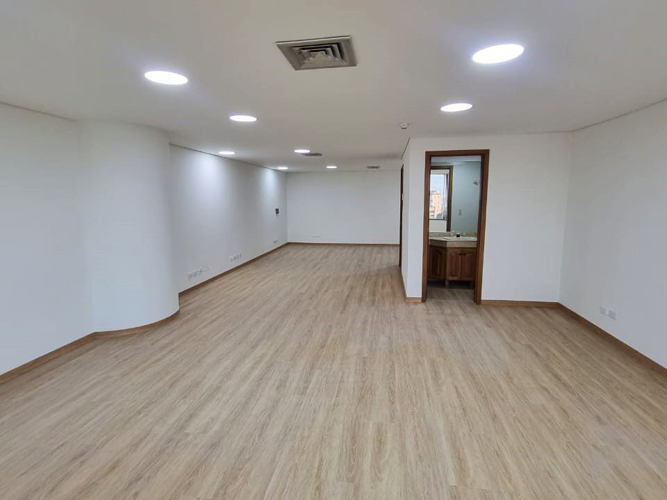 Oficina en arriendo o venta Antioquia Medellín El Poblado 67 m2 Habitaciones 0 Baños 0 Garajes 2 Precio venta $597000000 Precio arriendo $4800000