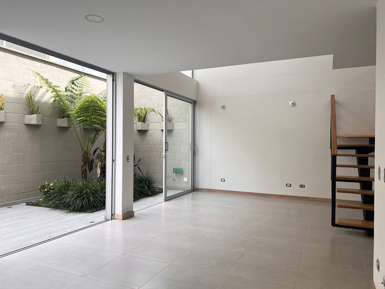 Casa en arriendo Antioquia Rionegro Gualanday 166 m2 Habitaciones 3 Baños 6 Garajes 3 Precio $5800000