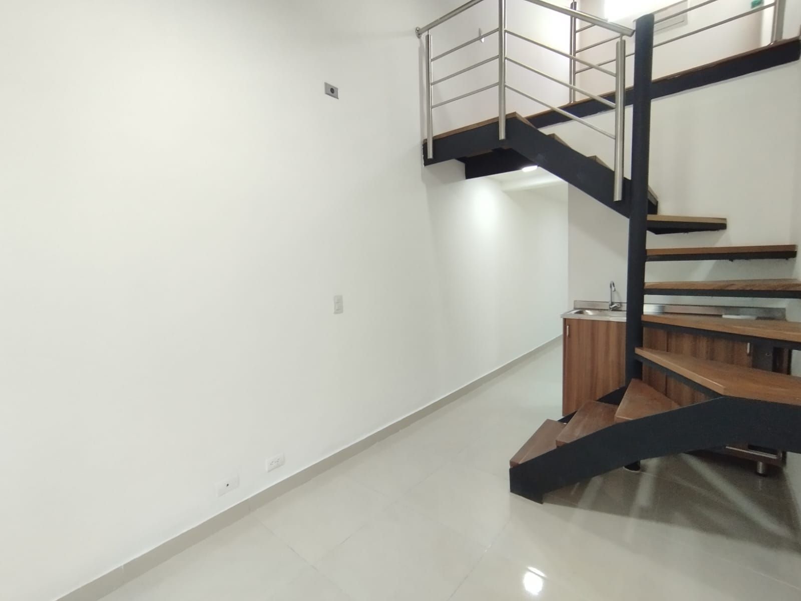 Oficina en arriendo Antioquia Medellín San Diego 33 m2 Habitaciones 0 Baños 1 Garajes 1 Precio $2300000
