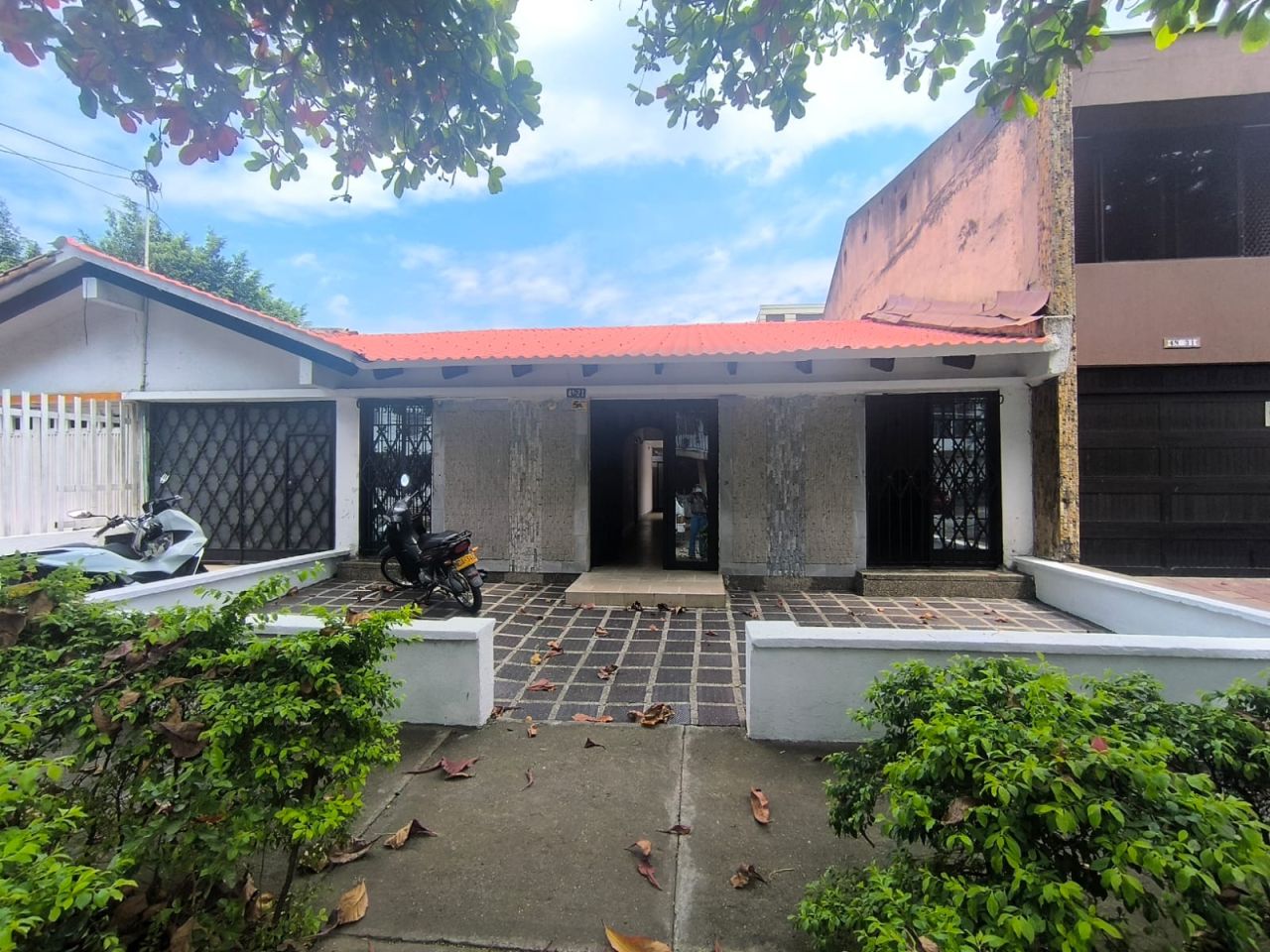 Casa en arriendo Valle Del Cauca Cali La Flora 200 m2 Habitaciones 3 Baños 4 Garajes 2 Precio $3500000