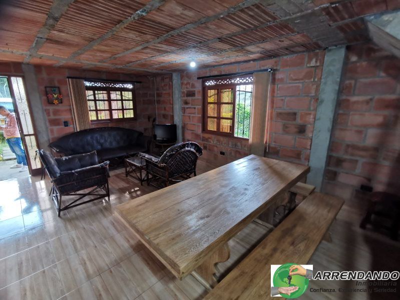 Casa en venta Antioquia Marinilla Colvillas 260 m2 Habitaciones 7 Baños 6 Garajes 3 Precio $900000000