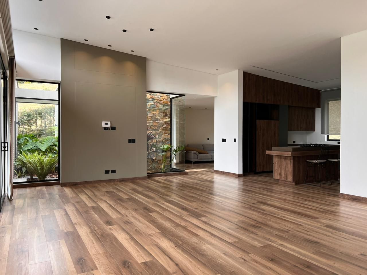 Casa en arriendo Antioquia La Ceja Centro 335 m2 Habitaciones 3 Baños 6 Garajes 3 Precio $10300000