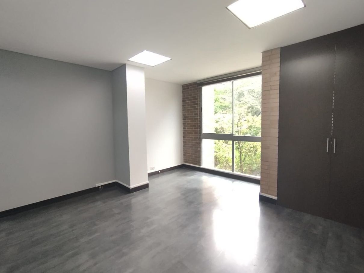 Oficina en arriendo o venta Antioquia Medellín Alejandria 34 m2 Habitaciones 0 Baños 0 Garajes 2 Precio venta $376000000 Precio arriendo $3200000