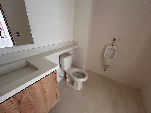 Oficina en venta Antioquia Envigado El Portal 206 m2 Habitaciones 0 Baños 4 Garajes 2 Precio $2705700000