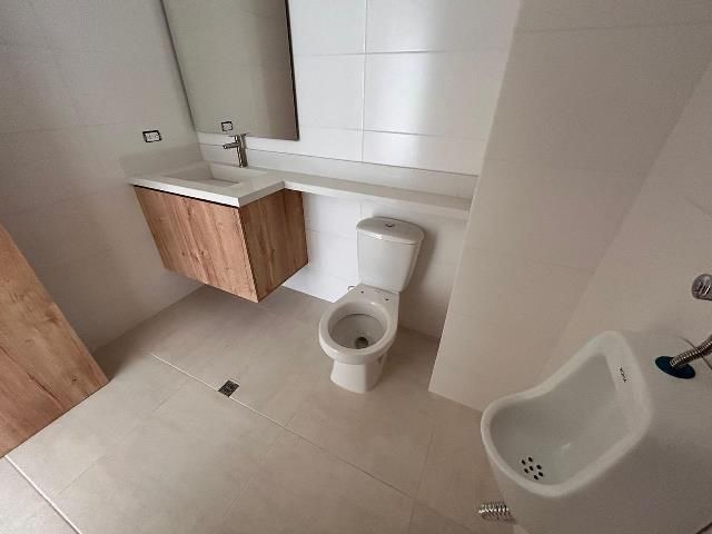 Oficina en venta Antioquia Envigado El Portal 206 m2 Habitaciones 0 Baños 4 Garajes 2 Precio $2705700000