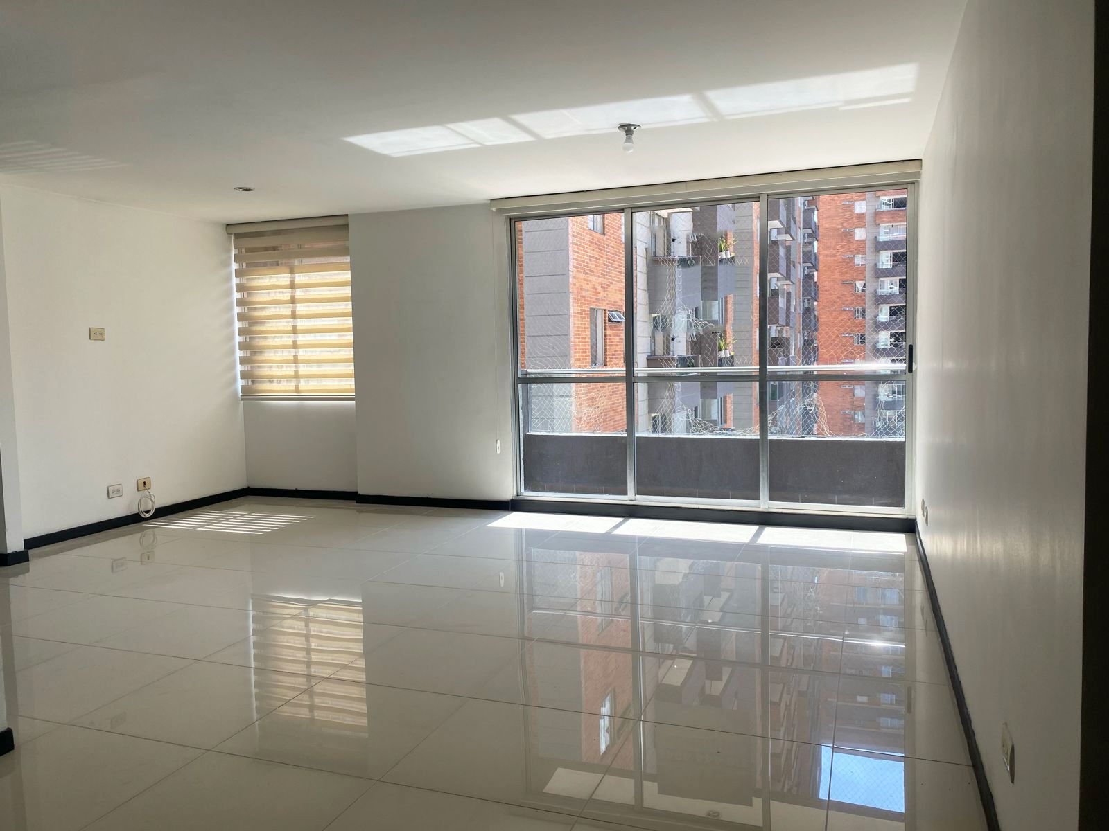 Apartamento en arriendo Antioquia Medellín Simesa 68 m2 Habitaciones 2 Baños 2 Garajes 2 Precio $3350000