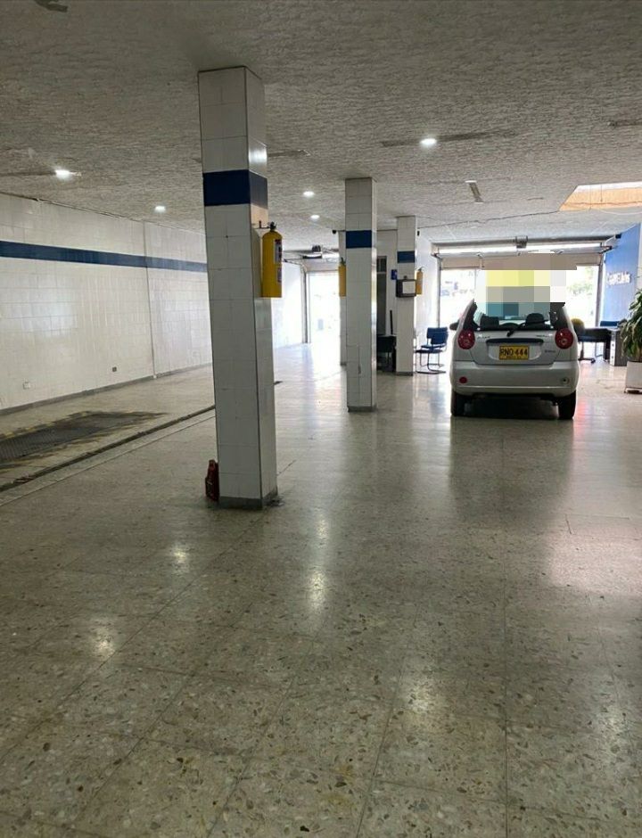 Local en arriendo Valle Del Cauca Cali Santa Anita - La Selva 300 m2 Habitaciones 0 Baños 2 Garajes 5 Precio $16000000