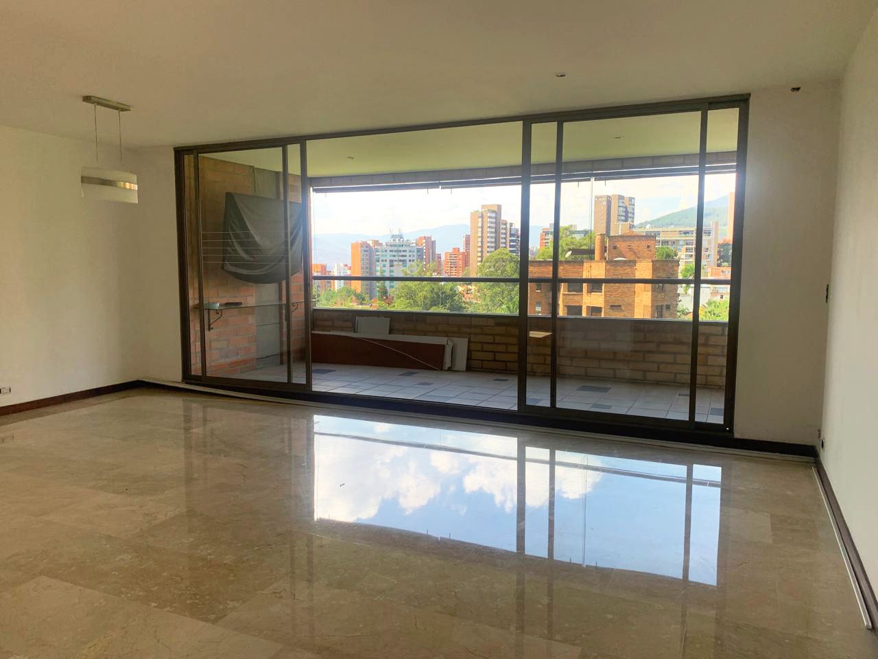 Apartamento en arriendo Antioquia Medellín Alejandria 143 m2 Habitaciones 3 Baños 2 Garajes 3 Precio $6700000