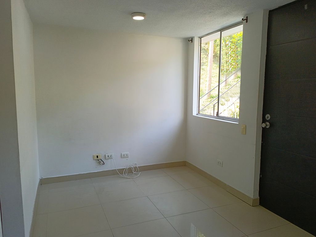 Casa en arriendo Antioquia Medellín Loma De Los Bernal 84 m2 Habitaciones 4 Baños 4 Garajes 1 Precio $2600000