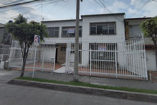 Casa en venta Cundinamarca Bogotá Las Américas 247 m2 Habitaciones 5 Baños 4 Garajes 1 Precio $1300000000