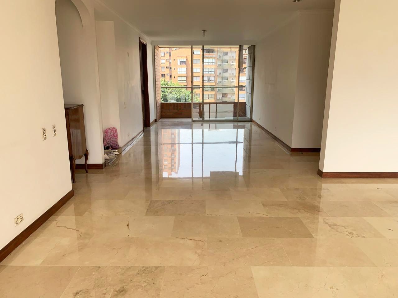 Apartamento en arriendo Antioquia Medellín Alejandria 182 m2 Habitaciones 3 Baños 4 Garajes 3 Precio $7300000