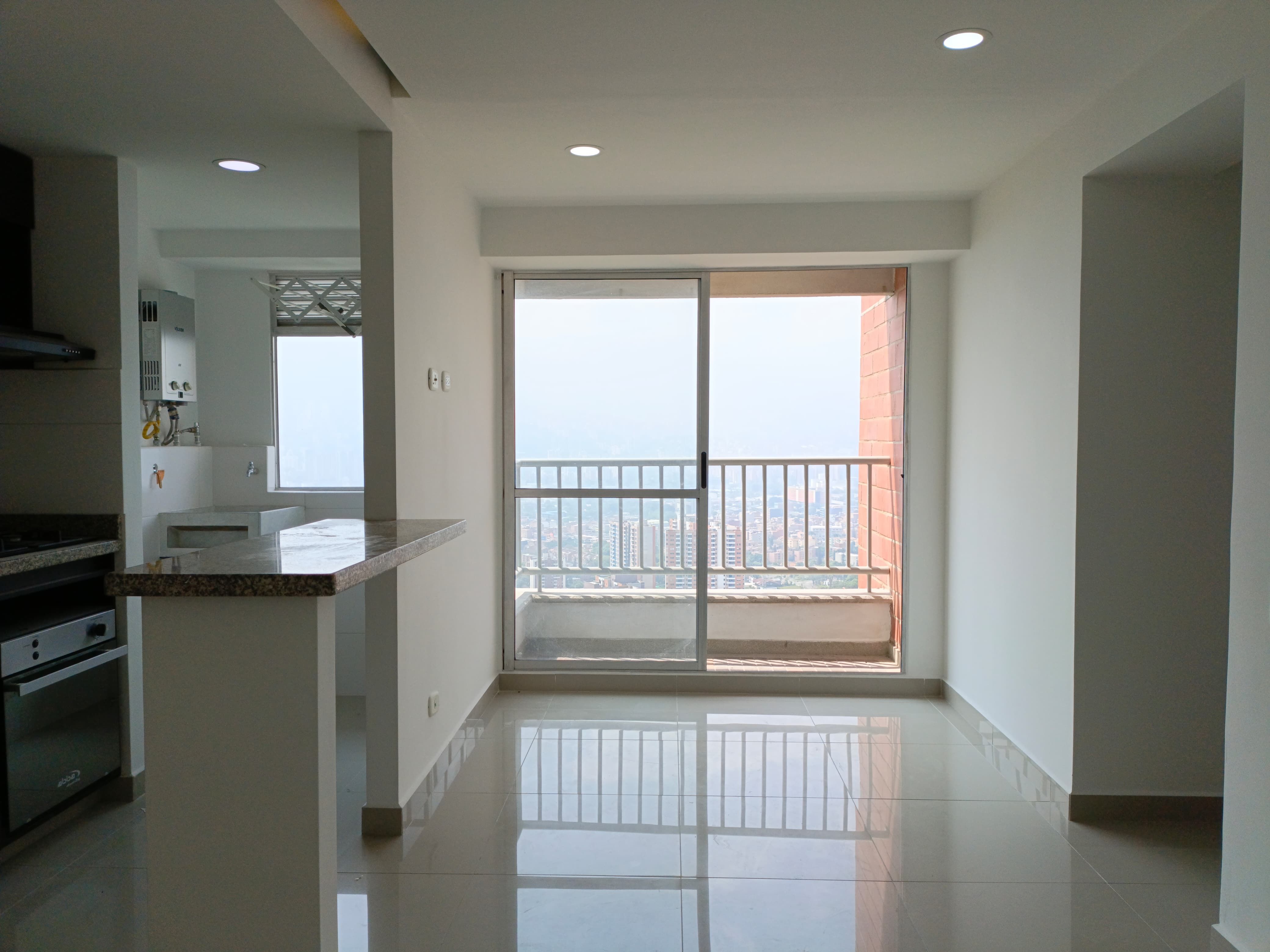 Apartamento en arriendo Antioquia Medellín La Hondonada 55 m2 Habitaciones 3 Baños 2 Garajes 2 Precio $2400000