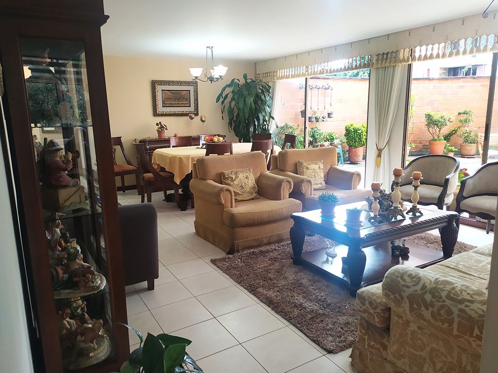 Apartamento en arriendo Antioquia Envigado Pontevedra 194 m2 Habitaciones 3 Baños 2 Garajes 3 Precio $5750000