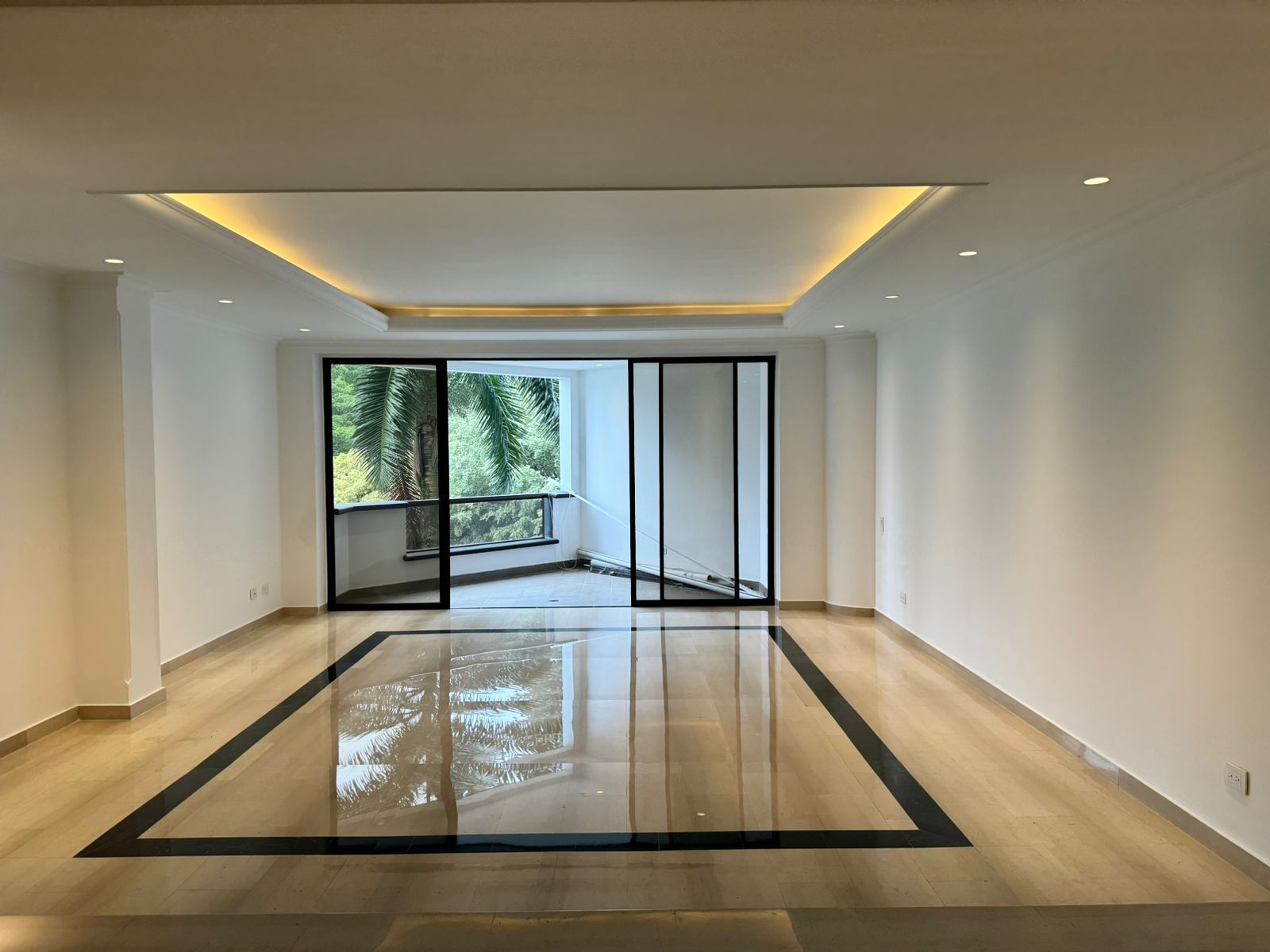 Apartamento en arriendo Antioquia Medellín Medellín 350 m2 Habitaciones 4 Baños 8 Garajes 4 Precio $9800000