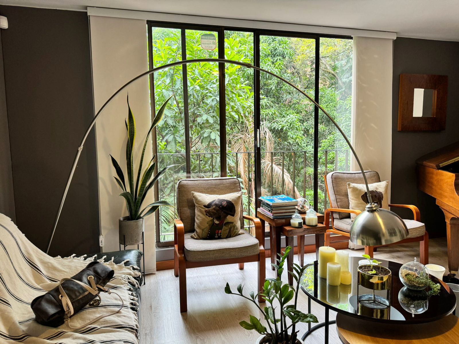 Apartamento en arriendo Antioquia Medellín La Linde 95 m2 Habitaciones 2 Baños 2 Garajes 2 Precio $5300000