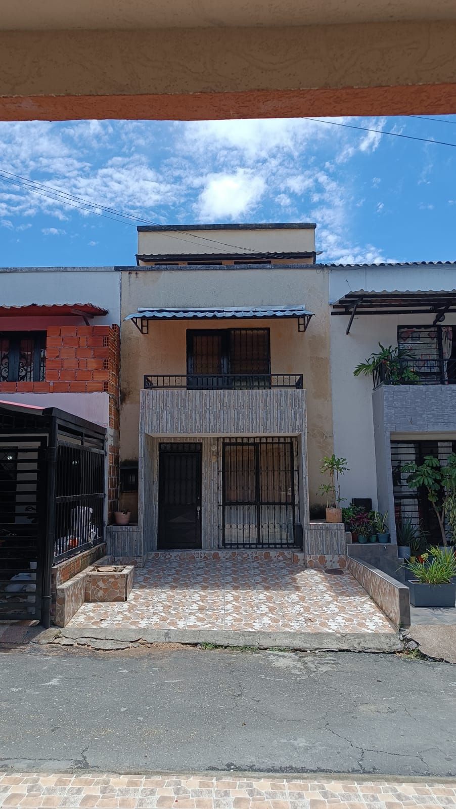 Casa en venta Tolima Ibagué Ub Confenalco 146 m2 Habitaciones 5 Baños 2 Garajes 2 Precio $240000000