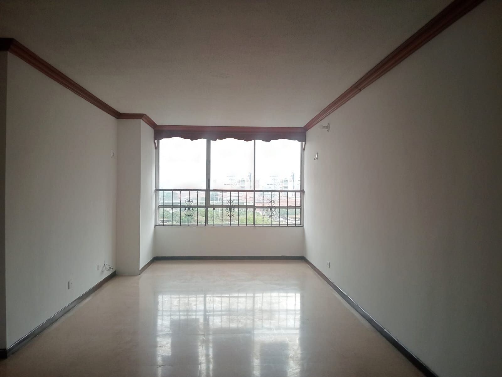 Apartamento en arriendo Antioquia Medellín Los Conquistadores 100 m2 Habitaciones 3 Baños 2 Garajes 3 Precio $3100000