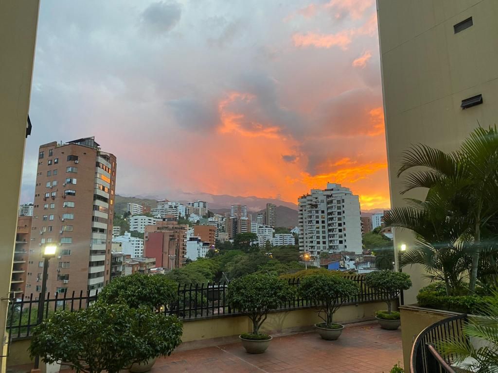 Apartamento en venta Valle Del Cauca Cali Normandía 190 m2 Habitaciones 4 Baños 6 Garajes 4 Precio $980000000