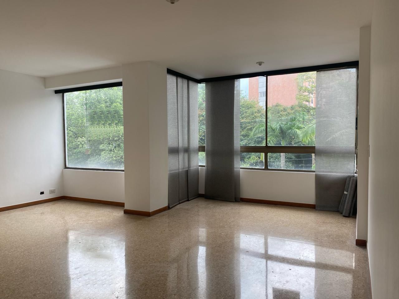 Apartamento en arriendo Antioquia Medellín El Diamante No2 90 m2 Habitaciones 2 Baños 2 Garajes 2 Precio $3950000