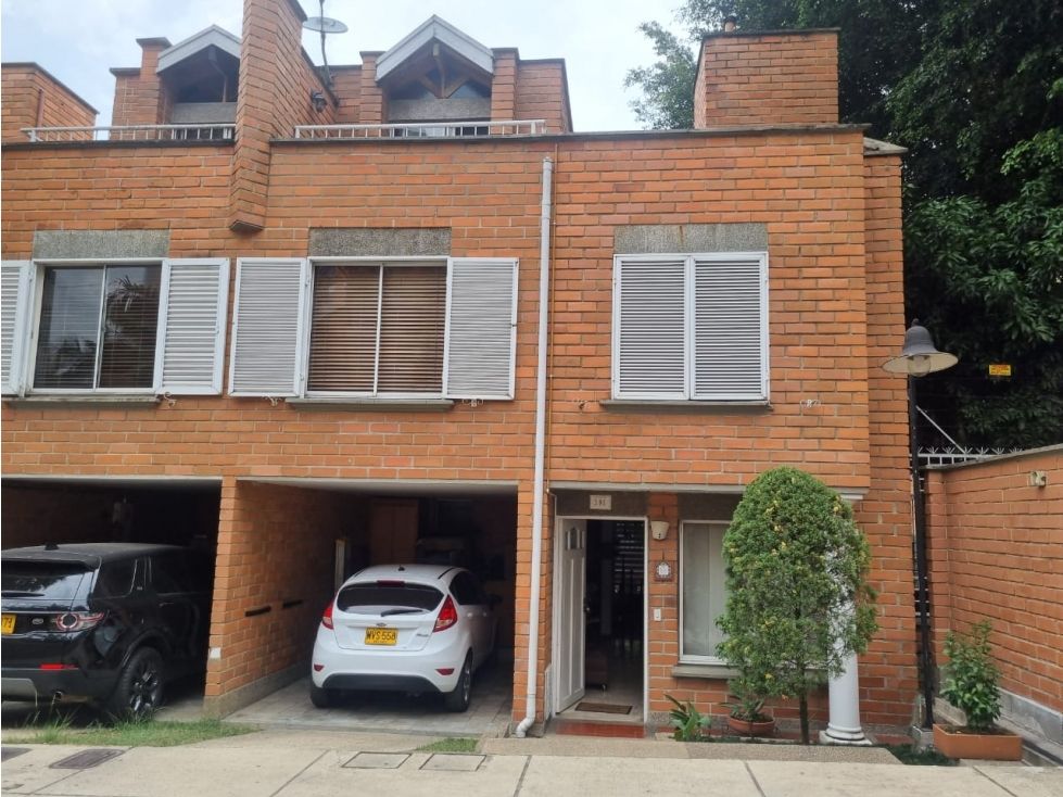 Casa en venta Antioquia Medellín Loma De Los Bernal 288 m2 Habitaciones 3 Baños 6 Garajes 2 Precio $920000000