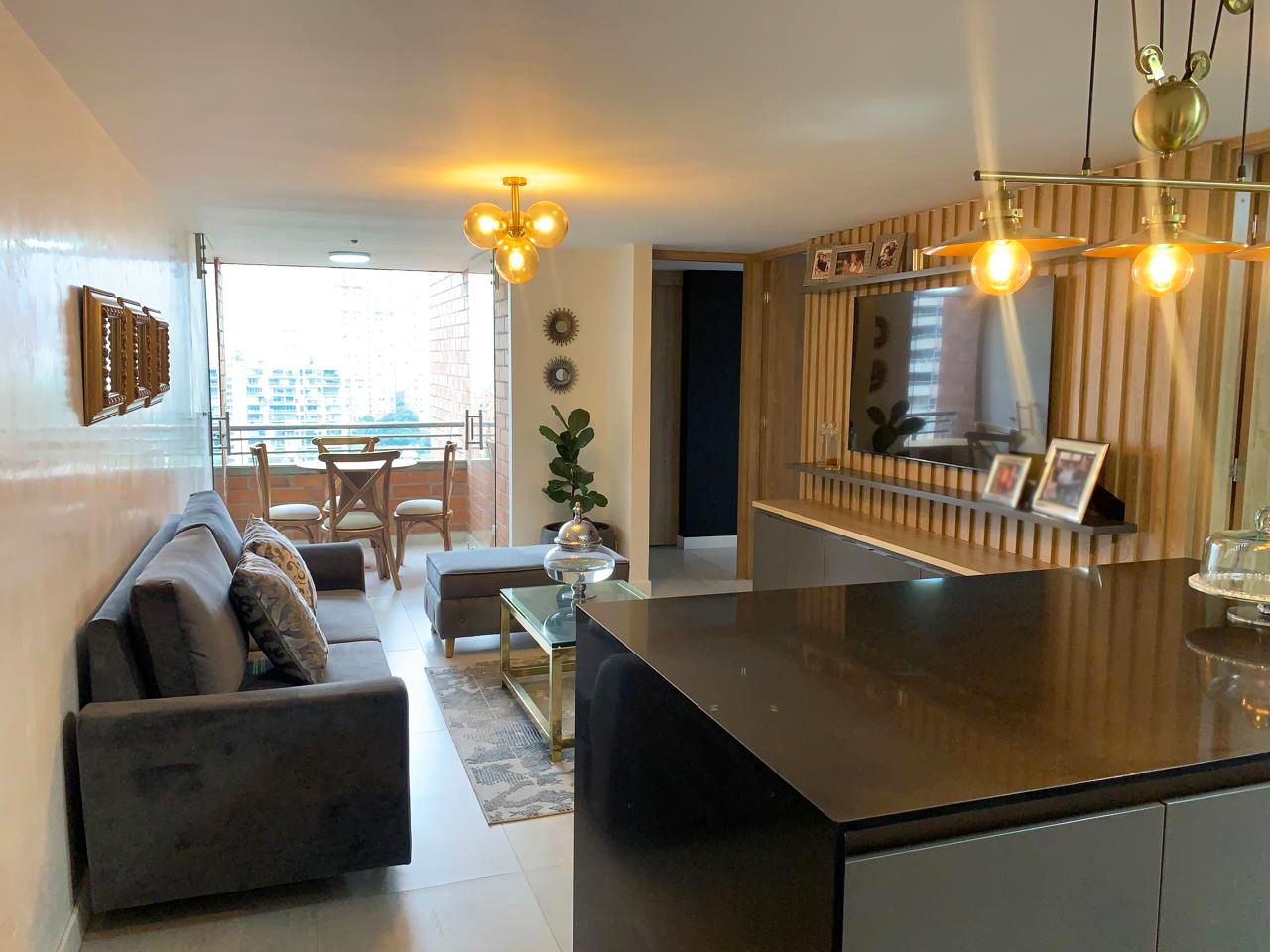 Apartamento en arriendo o venta Antioquia Medellín Medellín 74 m2 Habitaciones 2 Baños 4 Garajes 2 Precio venta $690000000 Precio arriendo $7200000