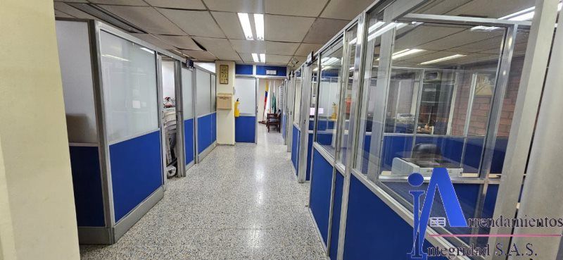 Oficina en venta Antioquia Medellín Doce De Octubre No2 144 m2 Habitaciones 0 Baños 2 Garajes 0 Precio $550000000