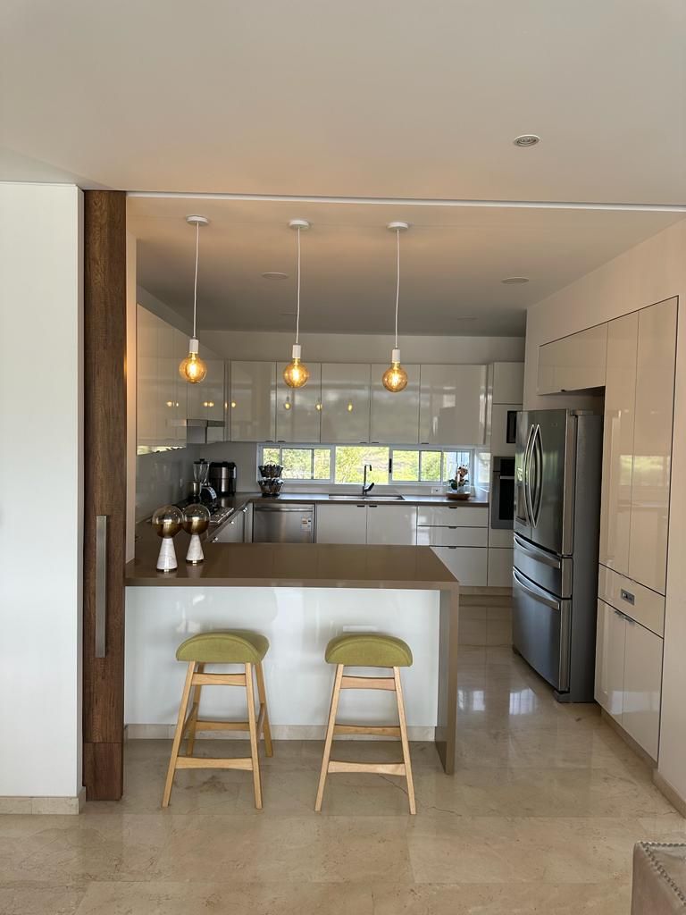 Apartamento en venta Valle Del Cauca Cali Santa Teresita 200 m2 Habitaciones 5 Baños 6 Garajes 4 Precio $1550000000