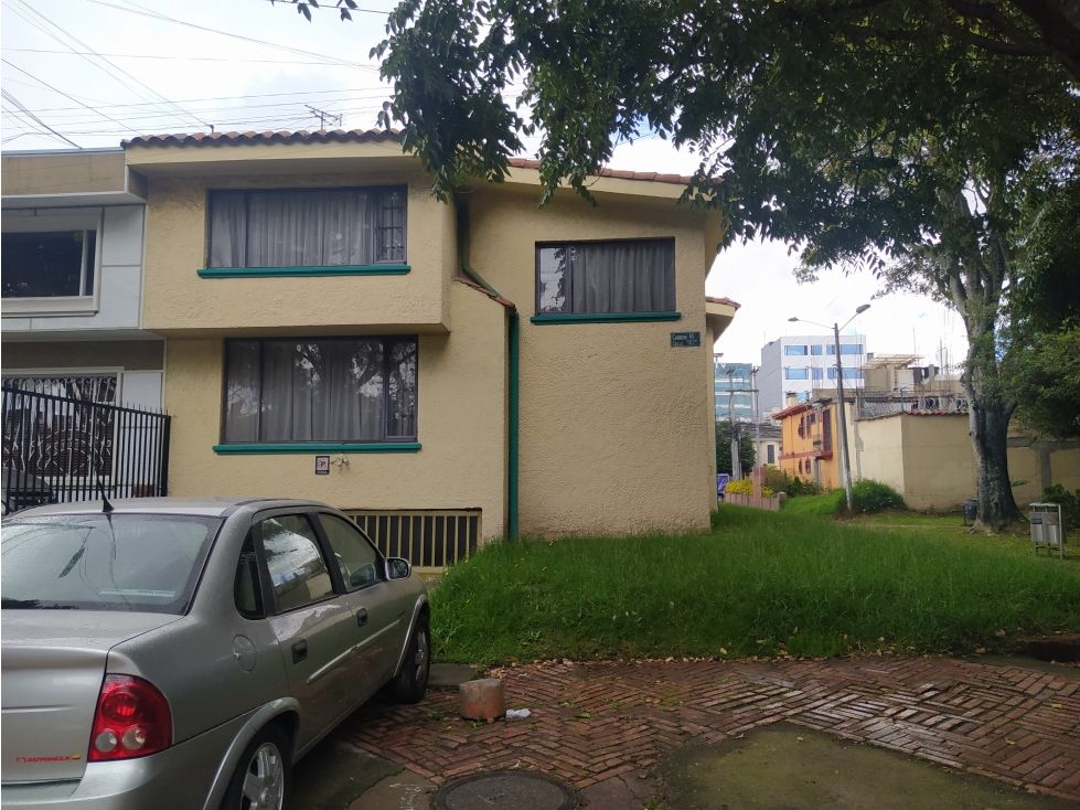 Casa en venta Cundinamarca Bogotá Estoril 278 m2 Habitaciones 4 Baños 4 Garajes 2 Precio $1300000000