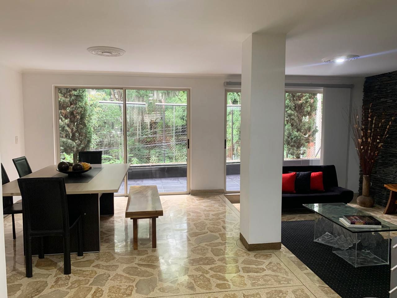 Casa en arriendo o venta Antioquia Medellín Los Naranjos 300 m2 Habitaciones 4 Baños 4 Garajes 3 Precio venta $1660000000 Precio arriendo $12200000