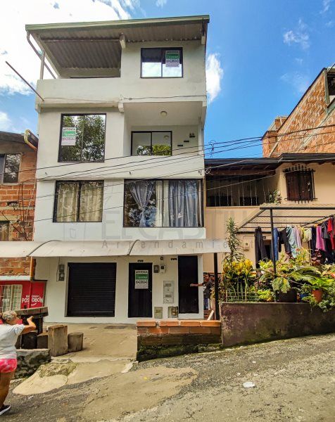 Apartamento en arriendo Antioquia Medellín San Antonio De Prado 95 m2 Habitaciones 4 Baños 1 Garajes 0 Precio $1500000